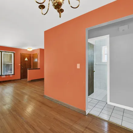 Image 5 - 6808 West Higgins Avenue, Chicago, IL 60656, USA - House for sale