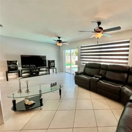 Image 6 - 1349 Southeast 37th Terrace, Cape Coral, FL 33904, USA - House for sale