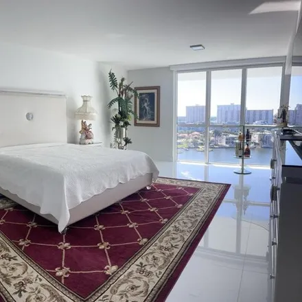 Buy this 3 bed condo on 400 Sunny Isles East in Gateway Loop, Sunny Isles Beach
