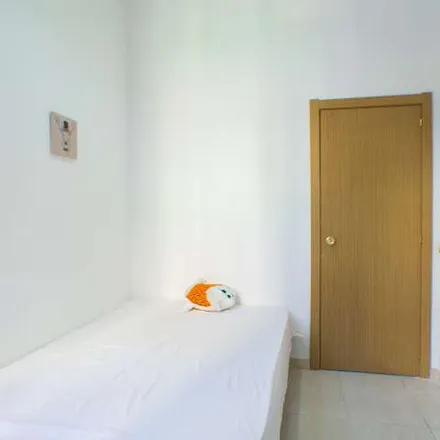 Rent this 6 bed apartment on Calle de Andrés Mellado in 34, 28015 Madrid