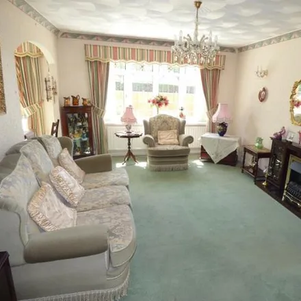 Image 2 - Daphne Road, Cadoxton-juxta-Neath, SA10 8DH, United Kingdom - House for sale