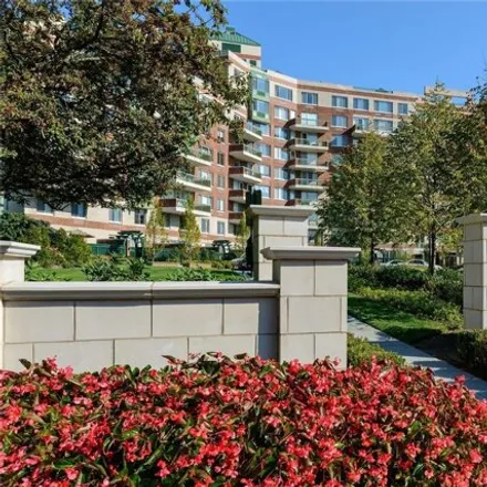 Buy this 1 bed condo on The Wyndham East in 100 Hilton Avenue, Village of Garden City