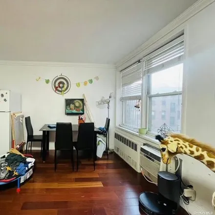 Image 3 - The Imperial Sanford, 144-30 Sanford Avenue, New York, NY 11355, USA - Apartment for sale