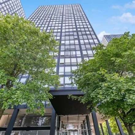 Buy this 1 bed condo on 880 Lake Shore Drive in 880 North Lake Shore Drive, Chicago