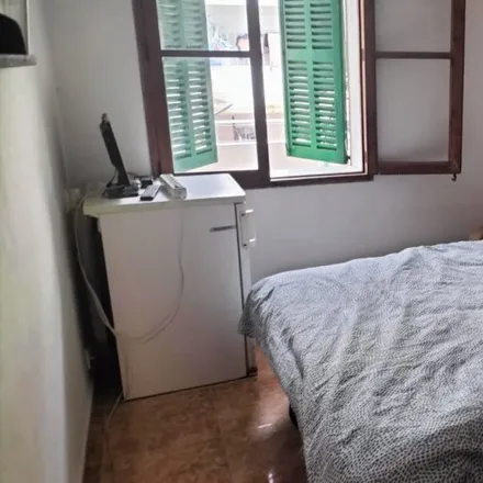 Rent this 3 bed room on Whoops in Carrer de Salvà, 07012 Palma