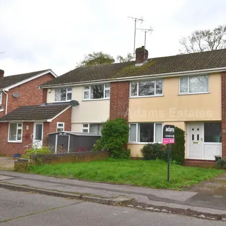 Rent this 3 bed duplex on 100 Antrim Road in Reading, RG5 3NY