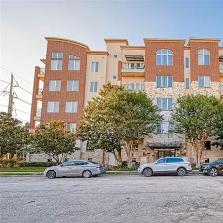 Buy this 2 bed condo on 1998 Genesee Street in Houston, TX 77006