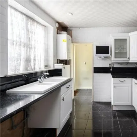 Image 3 - 99 Old Ford Road, London, E2 9QF, United Kingdom - Townhouse for sale