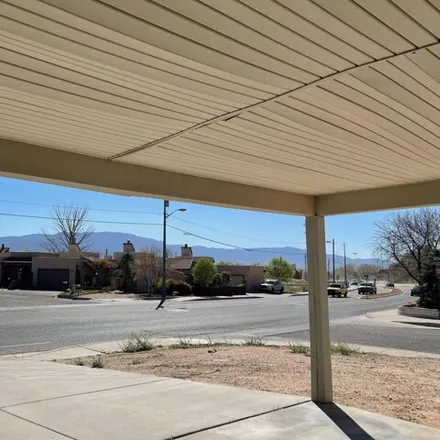 Image 3 - 602 Lakeview Circle Southeast, Rio Rancho, NM 87124, USA - Townhouse for sale