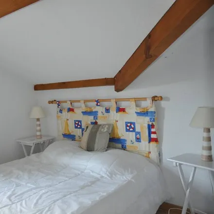 Rent this 3 bed duplex on 33680 Lacanau