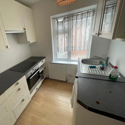 Image 3 - Wimborne Drive, London, HA5 1NG, United Kingdom - Apartment for rent