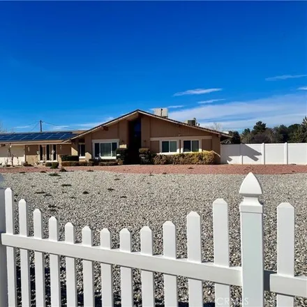 Image 3 - 14194 Hopi Road, Apple Valley, CA 92307, USA - House for sale