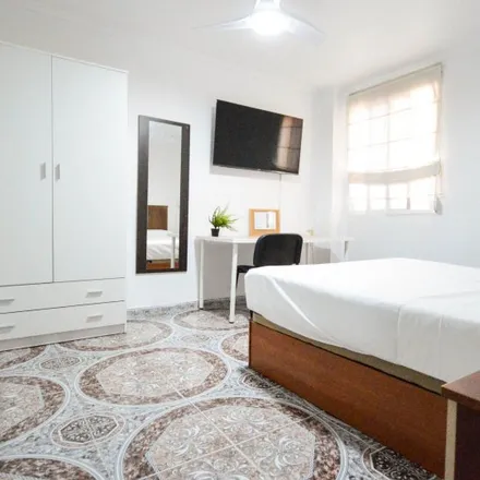 Rent this 4 bed room on Carrer del Pintor Josep Mongrell in 46022 Valencia, Spain