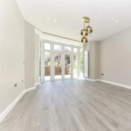 Rent this 3 bed room on The Ridgeway in London, NW11 8PH