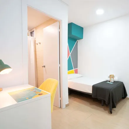 Rent this 7 bed room on Shades World in Carrer de Ferran, 08001 Barcelona
