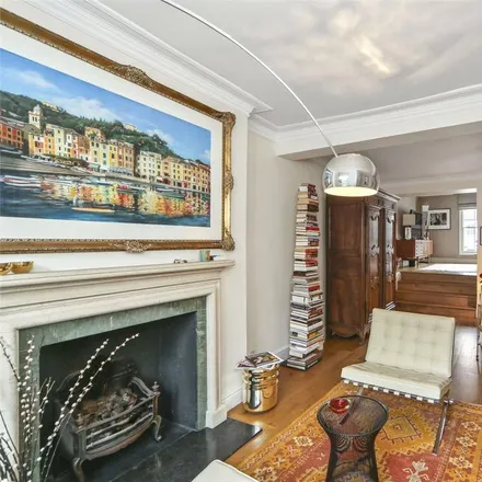 Rent this 3 bed house on 11 Lonsdale Road in London, W11 2AR