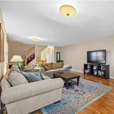 Image 3 - 113 Gower Street, New York, NY 10314, USA - House for sale