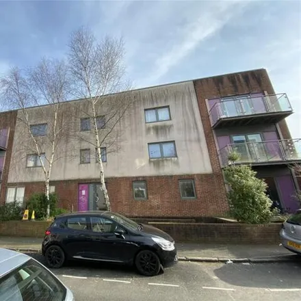 Rent this 3 bed room on 12 Argyle Road in Bristol, BS2 8UU