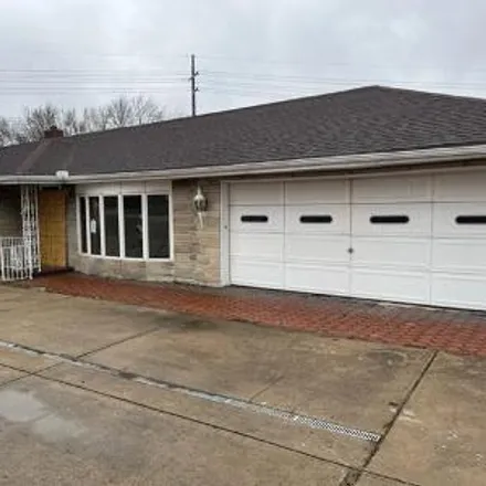 Buy this 3 bed house on 400 Alexandersville Road in Miamisburg, OH 45342