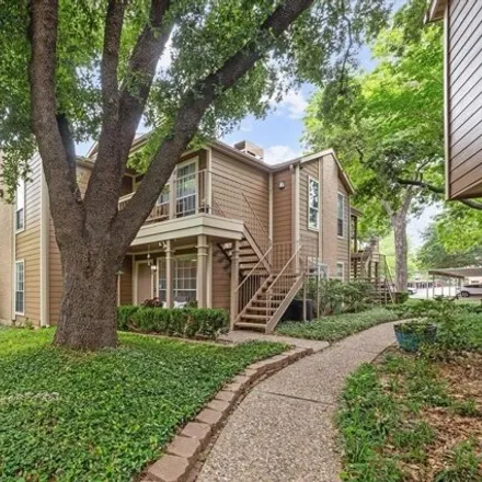 Buy this 3 bed condo on 600 Wendel Street in Houston, TX 77009