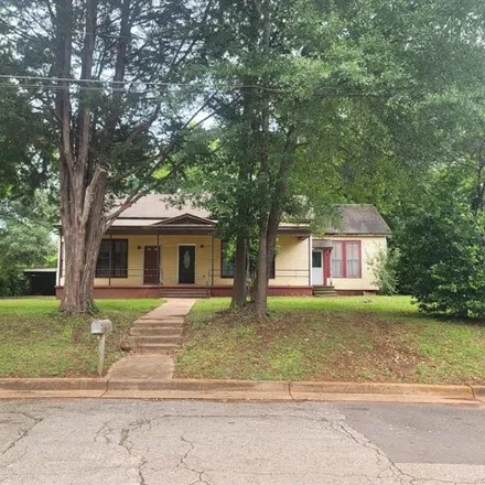Image 1 - 746 North Rampart Street, Palestine, TX 75801, USA - House for sale