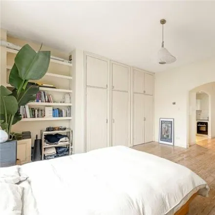 Image 5 - 6 King Henry's Road, Primrose Hill, London, NW3 3QP, United Kingdom - Apartment for sale
