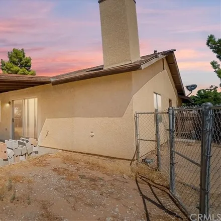 Image 2 - 15147 Tonikan Court, Apple Valley, CA 92307, USA - House for sale