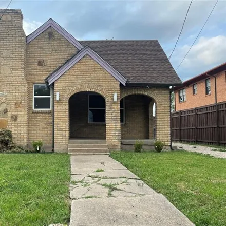 Rent this 2 bed house on 3819 Roseland Ave in Dallas, Texas