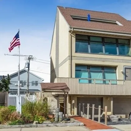 Rent this 3 bed townhouse on 513 West Broadway in City of Long Beach, NY 11561