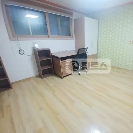 Rent this studio apartment on 서울특별시 관악구 신림동 251-91