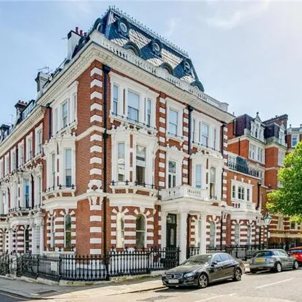 Image 6 - 8 Observatory Gardens, London, W8 7HY, United Kingdom - Apartment for sale