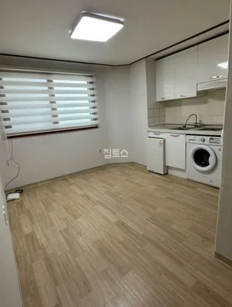Rent this studio apartment on 서울특별시 동작구 사당동 315-9