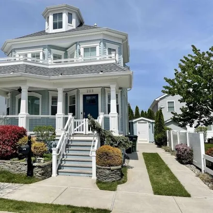 Rent this 5 bed house on 229 North Huntington Avenue in Margate City, Atlantic County