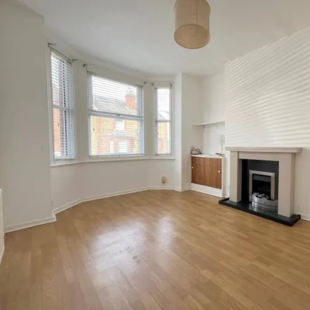 Image 3 - Silverdale Road, Royal Tunbridge Wells, TN4 9HZ, United Kingdom - Duplex for rent