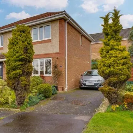 Buy this 3 bed duplex on Dover Heights in Dunfermline, KY11 8HS