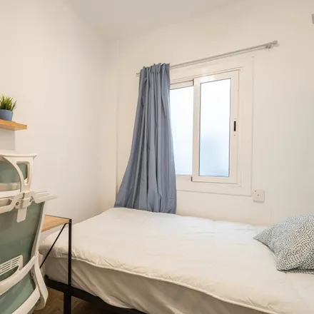 Rent this 5 bed room on Carrer de Pi i Margall in 98-100, 08025 Barcelona