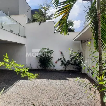 Buy this 4 bed house on Rotunda Coralia Lima Machado in Jardim Inconfidência, Uberlândia - MG