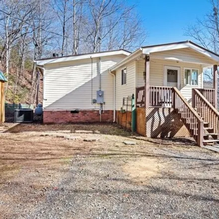 Buy this studio apartment on 356 Old Cove Road in Jackson County, NC 28779
