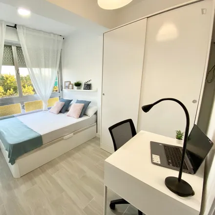 Rent this 4 bed room on Edificio de Educación Infantil in Avenida de los Ángeles, 28093 Getafe
