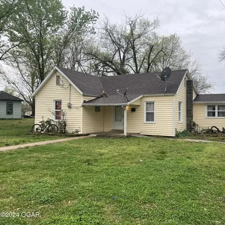 Buy this 2 bed house on 122 18th Street in Lamar, MO 64759