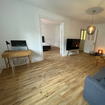 Rent this 4 bed apartment on Soné Art Gallery in Kaiser-Wilhelm-Straße, 20355 Hamburg