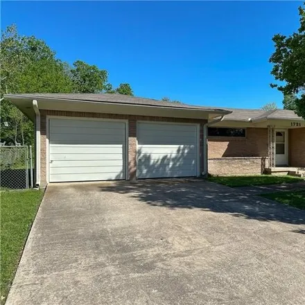 Buy this 3 bed house on 2868 West Avenue R in Temple, TX 76504