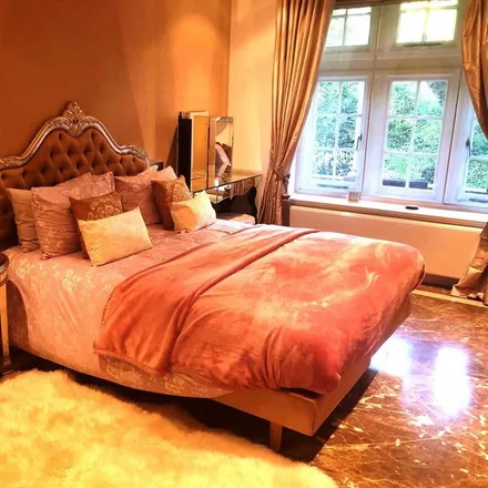Rent this 5 bed apartment on Parkside in Knightsbridge, 28-52 Knightsbridge