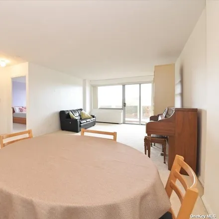 Image 7 - The Camelot, 175-20 Wexford Terrace, New York, NY 11432, USA - Condo for sale