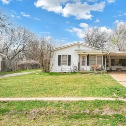 Buy this 3 bed house on 338 West Sprout Street in Mangum, OK 73554