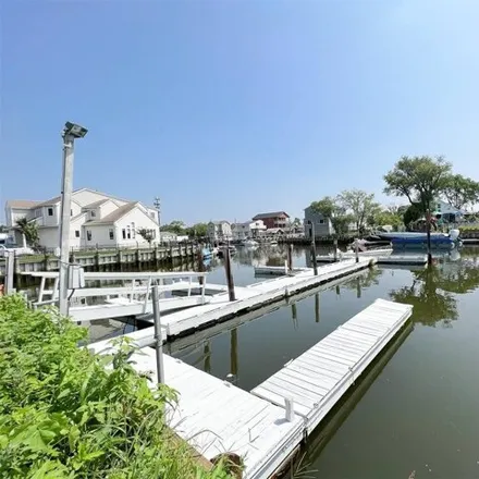 Image 4 - 1 Louis Place, Oceanside, NY 11572, USA - House for sale