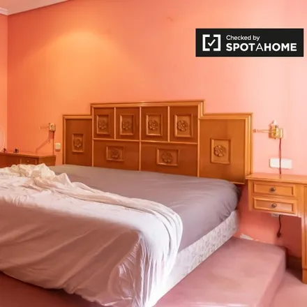 Rent this 7 bed room on Santo Domingo in Plaza de Santo Domingo, 28013 Madrid