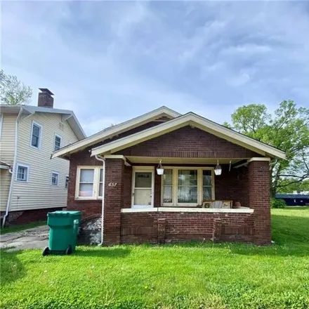 Buy this 2 bed house on 707 West Wood Street in Decatur, IL 62522