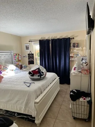 Image 4 - 1907 Bentley Boulevard, Kissimmee, FL 34741, USA - House for sale