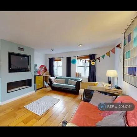 Rent this 3 bed duplex on 45 Vestry Road in Denmark Hill, London